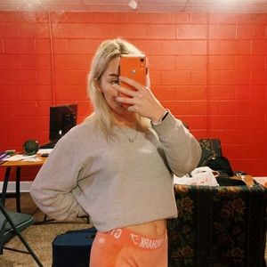 Meet your Posher, Adrianna